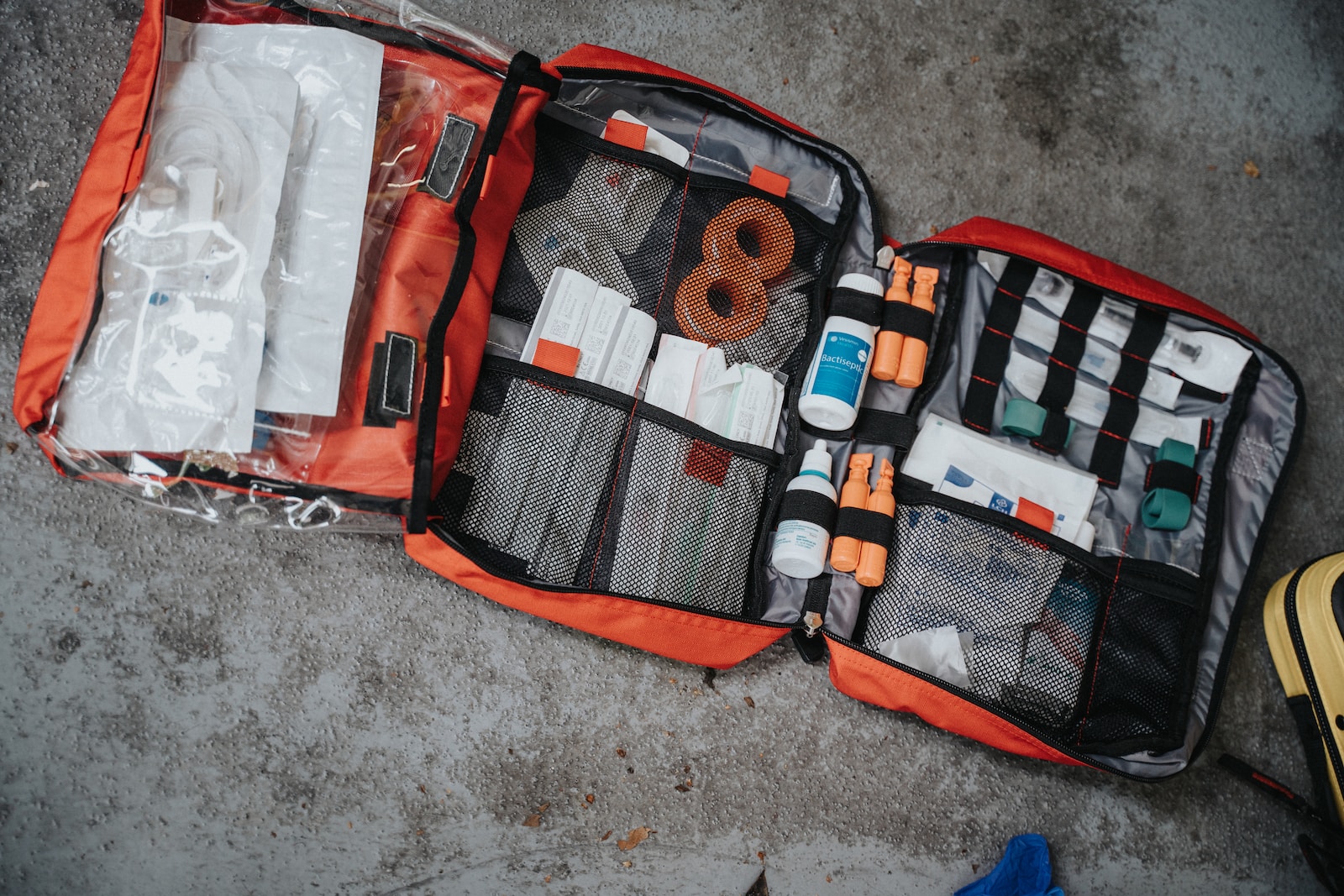 How to Build a Comprehensive Survival Kit
